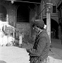 Davanti al Volto della Corda in Piazza delle Erbe (foto inedita di Luciano Scattola-1953) (Gustavo Millozzi)